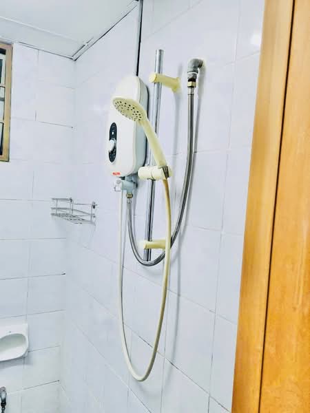 Pangsapuri untuk Disewa di Ilham Apartment - Erin Yusof - Bathroom - PropertyGuru.com.my