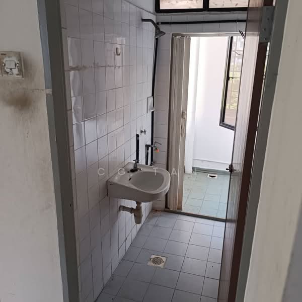 Pangsapuri untuk Dijual di Taman Sri Bunga - CG Tan - Bathroom - PropertyGuru.com.my