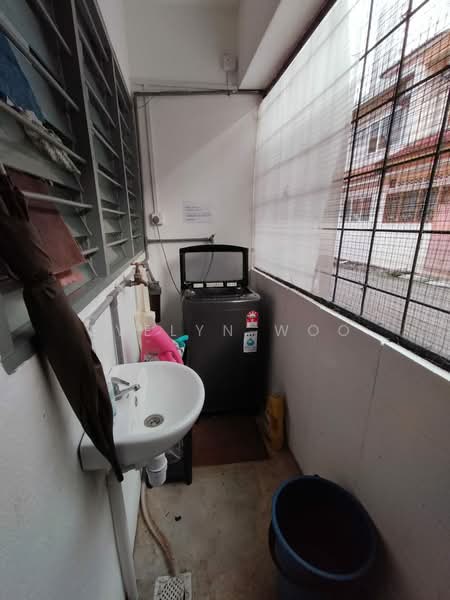 Rumah Teres 2-Tingkat untuk Disewa di Seksyen 17 (Petaling Jaya) - Evelyn Woo - Balcony - PropertyGuru.com.my