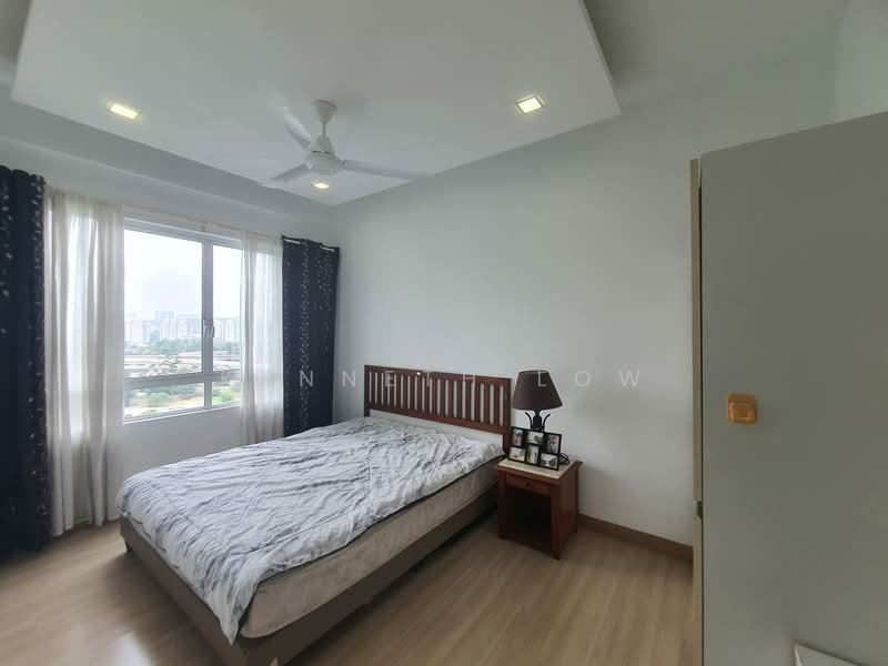 Kediaman Servis untuk Dijual di Desa Green - Kenneth Low - Bedroom - PropertyGuru.com.my