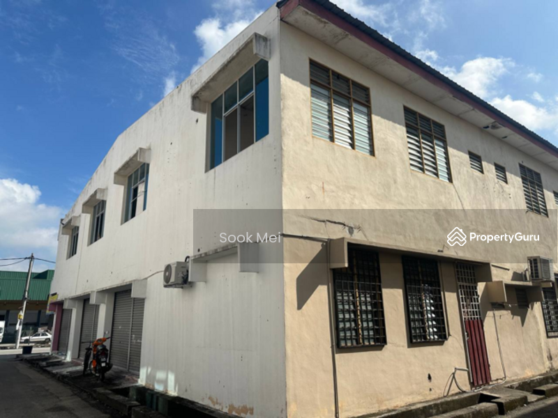 2 Storey Shoplot at Manjung Point Behind TF Value Mart.