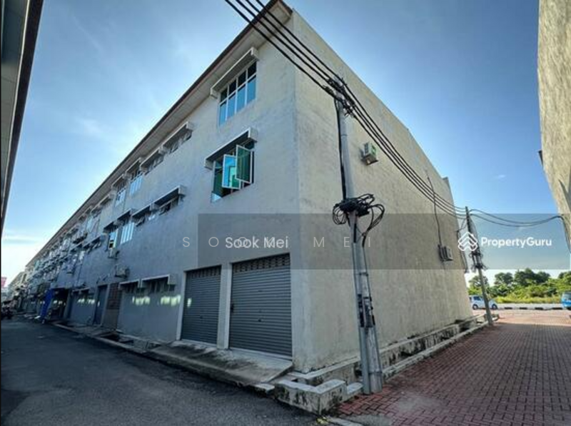 3 Storey Shoplot at Pusat Perniagaan Manjung Point 3.