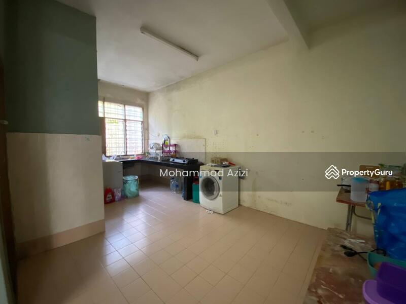 Untuk Dijual - Pusat Perdagangan Semambu