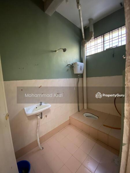 Untuk Dijual - Pusat Perdagangan Semambu