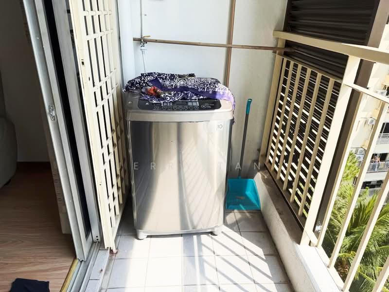 Pangsapuri untuk Disewa di The Ocean View (Bandar Sri Pinang) - Jerry Tan - Balcony - PropertyGuru.com.my