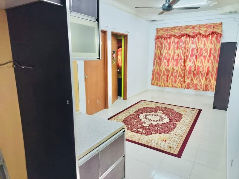 Pangsapuri untuk Disewa di Pangsapuri Berembang Indah - Erin Yusof - Living Room - PropertyGuru.com.my