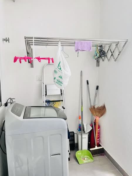 Untuk Disewa - Suria Pantai