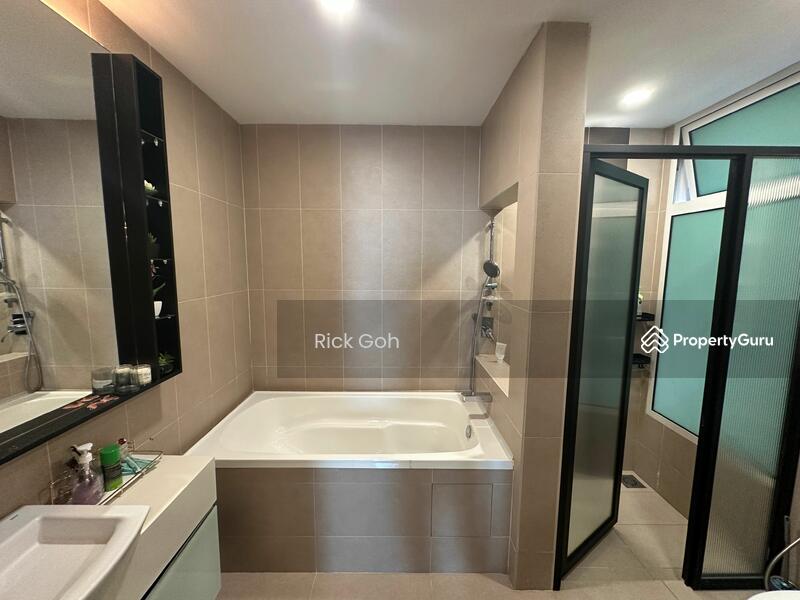 Untuk Dijual - Gurney Paragon