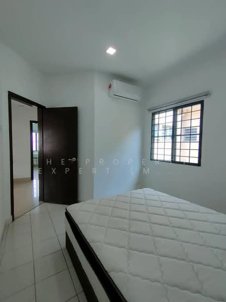 Kondominium untuk Dijual di La Vista Condominiums - The Property Expert (Mr Fan) - Bedroom - PropertyGuru.com.my