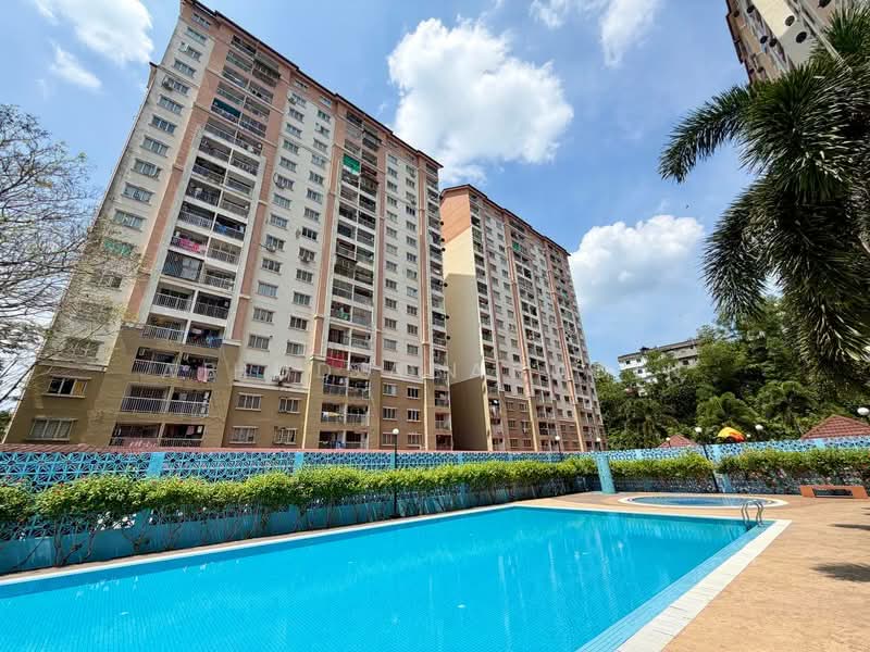 Apartment for Sale at Lakeview Apartments - Hudson Tan - Exterior - PropertyGuru.com.my