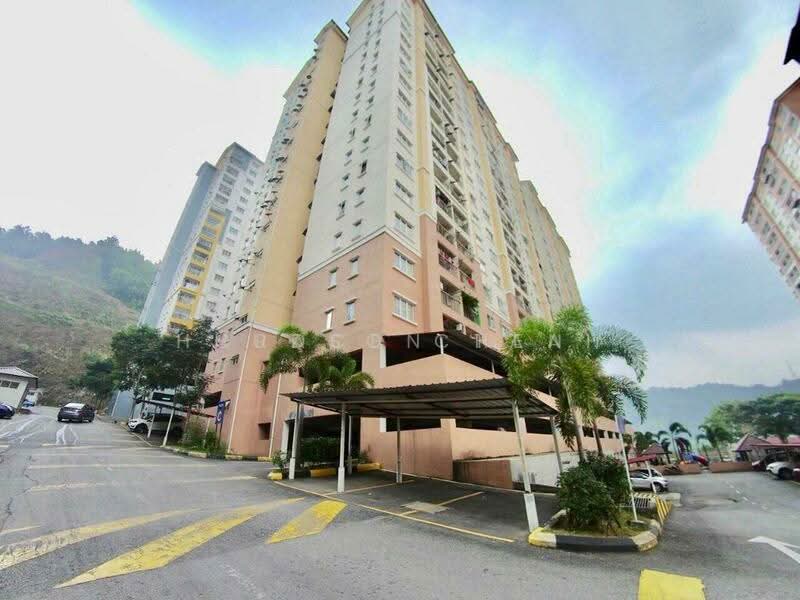Apartment for Sale at Lakeview Apartments - Hudson Tan - Exterior - PropertyGuru.com.my