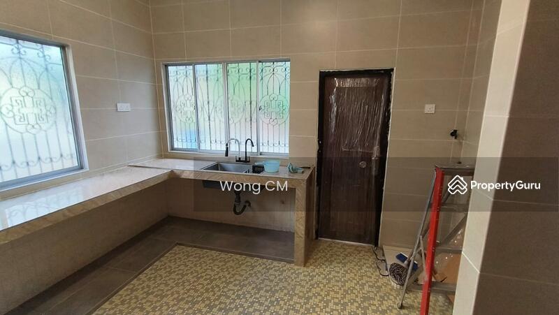 newly renovated, ALL new fitting (flooring, tiles, sanitaryware etc)