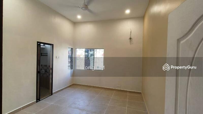 newly renovated, ALL new fitting (flooring, tiles, sanitaryware etc)