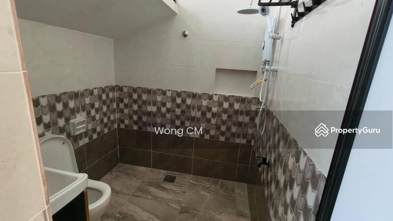 newly renovated, ALL new fitting (flooring, tiles, sanitaryware etc)