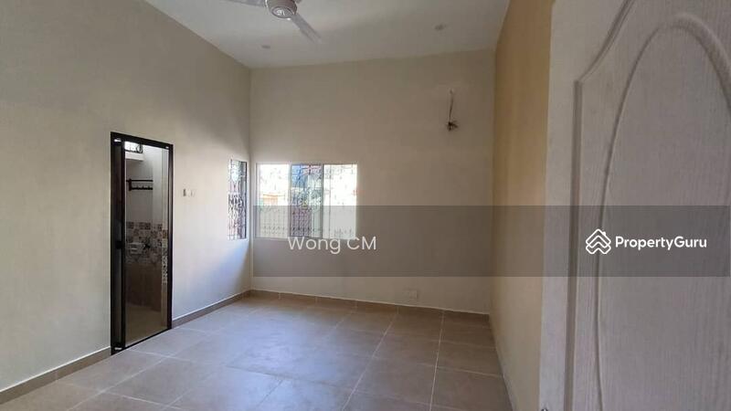 newly renovated, ALL new fitting (flooring, tiles, sanitaryware etc)