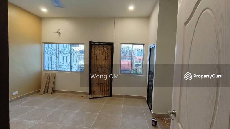 newly renovated, ALL new fitting (flooring, tiles, sanitaryware etc)