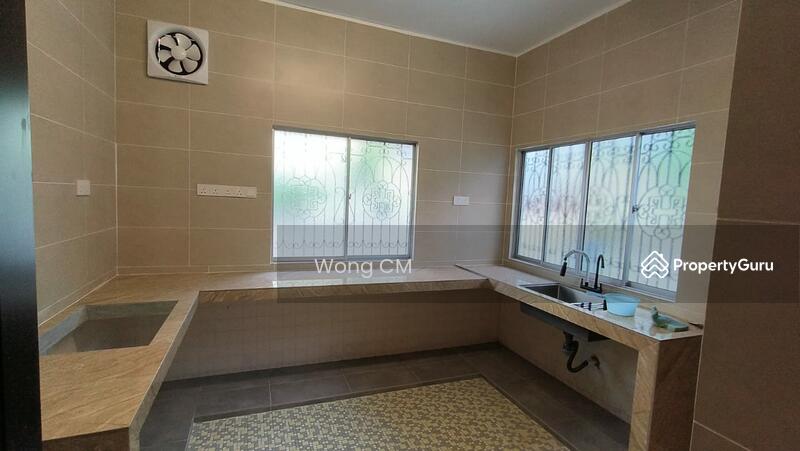 newly renovated, ALL new fitting (flooring, tiles, sanitaryware etc)