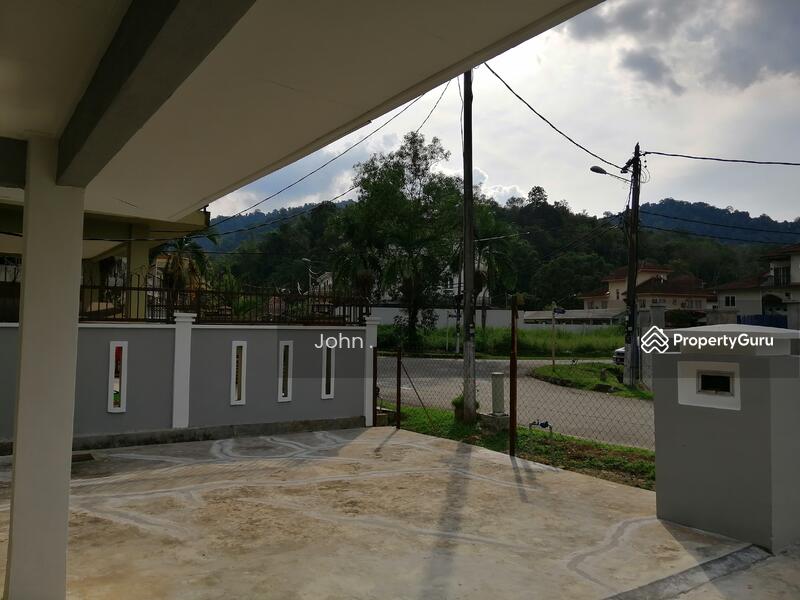 Rumah Teres 2.5 Tingkat untuk Disewa di Rawang (Selangor) - John . - view from Entrance - PropertyGuru.com.my