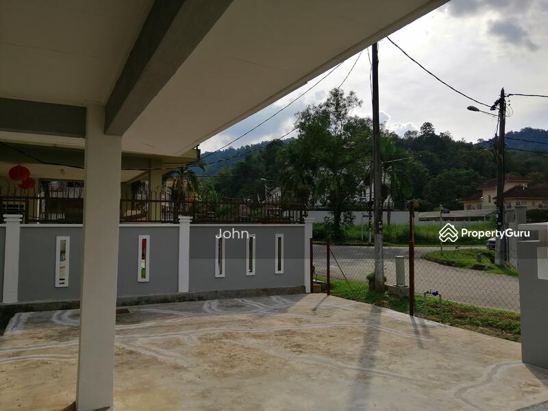 Rumah Teres 2.5 Tingkat untuk Disewa di Rawang (Selangor) - John . - view from Entrance - PropertyGuru.com.my