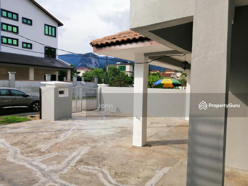 Rumah Teres 2.5 Tingkat untuk Disewa di Rawang (Selangor) - John . - view from Entrance - PropertyGuru.com.my