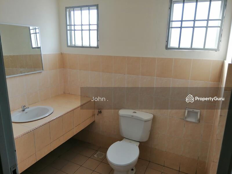 Rumah Teres 2.5 Tingkat untuk Disewa di Rawang (Selangor) - John . - Master Bathroom - PropertyGuru.com.my