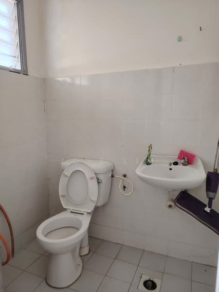 Rumah Teres 1 Tingkat untuk Dijual di Bandar Baru Salak Tinggi (Sepang) - Jo-e Lim - Bathroom - PropertyGuru.com.my