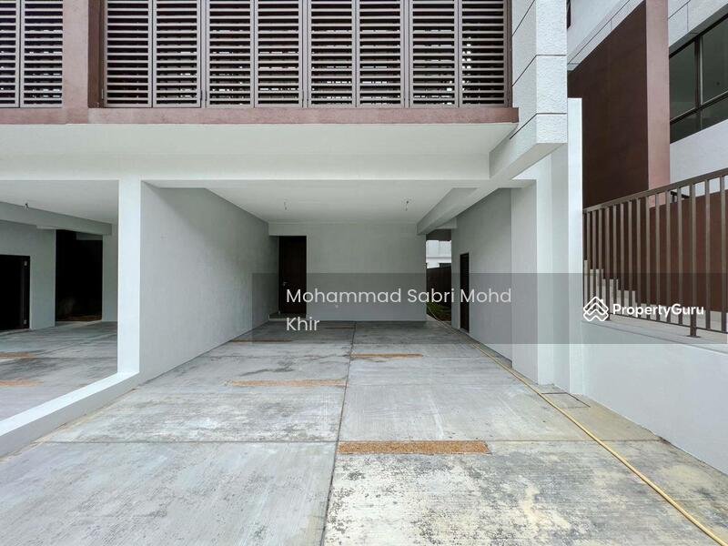Large parking space which can park 4 vehicles. 