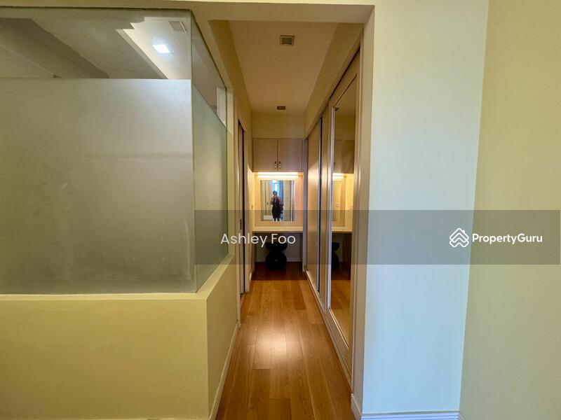 Master bedroom Walk in Wardrobe