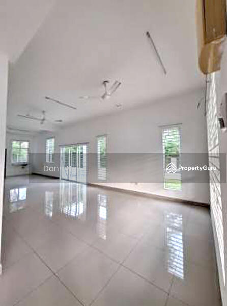 For Sale - CORNER Lot Taman Pelangi Semenyih SPACIOUS SIDE LAND n CAR PORCH