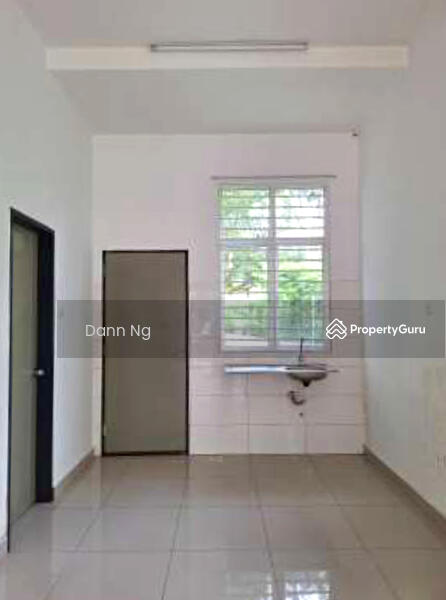 For Sale - CORNER Lot Taman Pelangi Semenyih SPACIOUS SIDE LAND n CAR PORCH