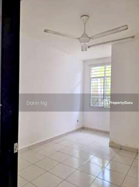 For Sale - CORNER Lot Taman Pelangi Semenyih SPACIOUS SIDE LAND n CAR PORCH