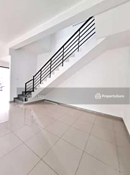 For Sale - CORNER Lot Taman Pelangi Semenyih SPACIOUS SIDE LAND n CAR PORCH