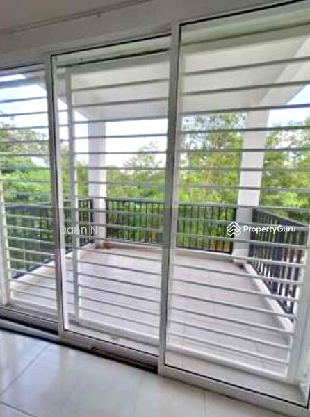 For Sale - CORNER Lot Taman Pelangi Semenyih SPACIOUS SIDE LAND n CAR PORCH