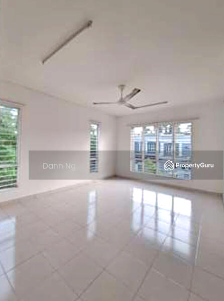 For Sale - CORNER Lot Taman Pelangi Semenyih SPACIOUS SIDE LAND n CAR PORCH