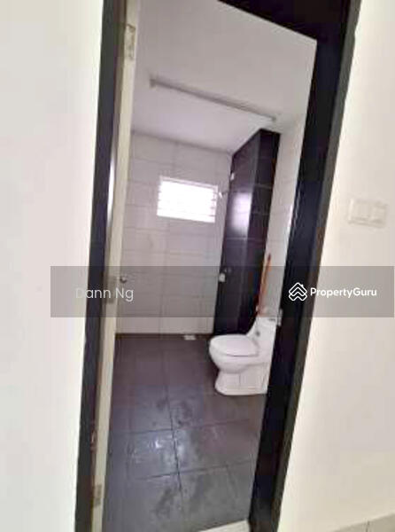 For Sale - CORNER Lot Taman Pelangi Semenyih SPACIOUS SIDE LAND n CAR PORCH