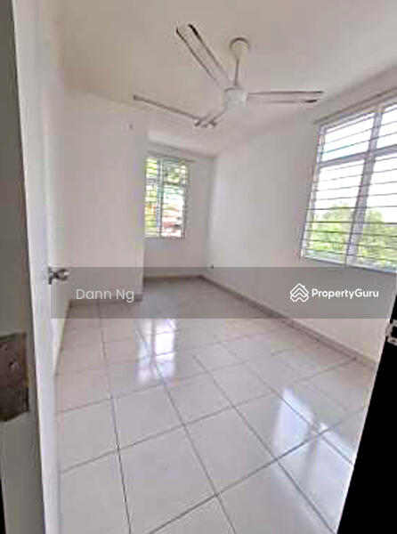 For Sale - CORNER Lot Taman Pelangi Semenyih SPACIOUS SIDE LAND n CAR PORCH