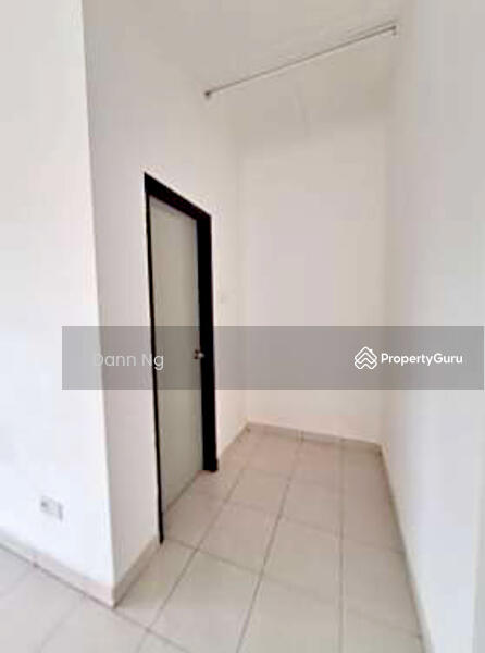 For Sale - CORNER Lot Taman Pelangi Semenyih SPACIOUS SIDE LAND n CAR PORCH