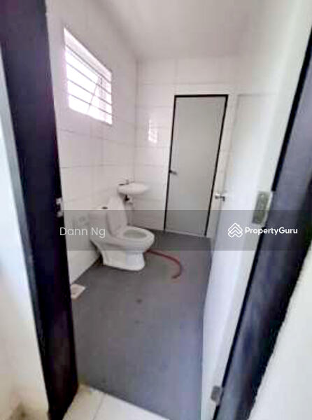 For Sale - CORNER Lot Taman Pelangi Semenyih SPACIOUS SIDE LAND n CAR PORCH