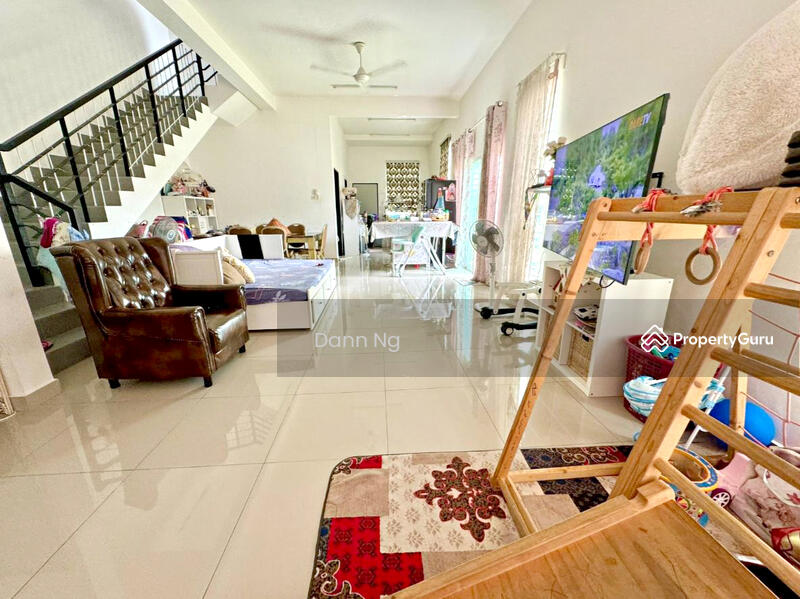 For Sale - CORNER Lot Taman Pelangi Semenyih SPACIOUS SIDE LAND n CAR PORCH