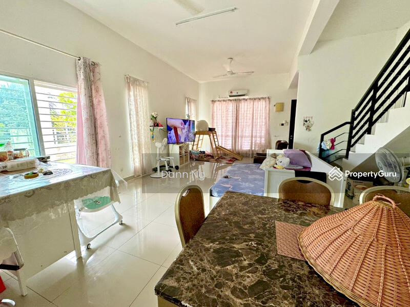 For Sale - CORNER Lot Taman Pelangi Semenyih SPACIOUS SIDE LAND n CAR PORCH