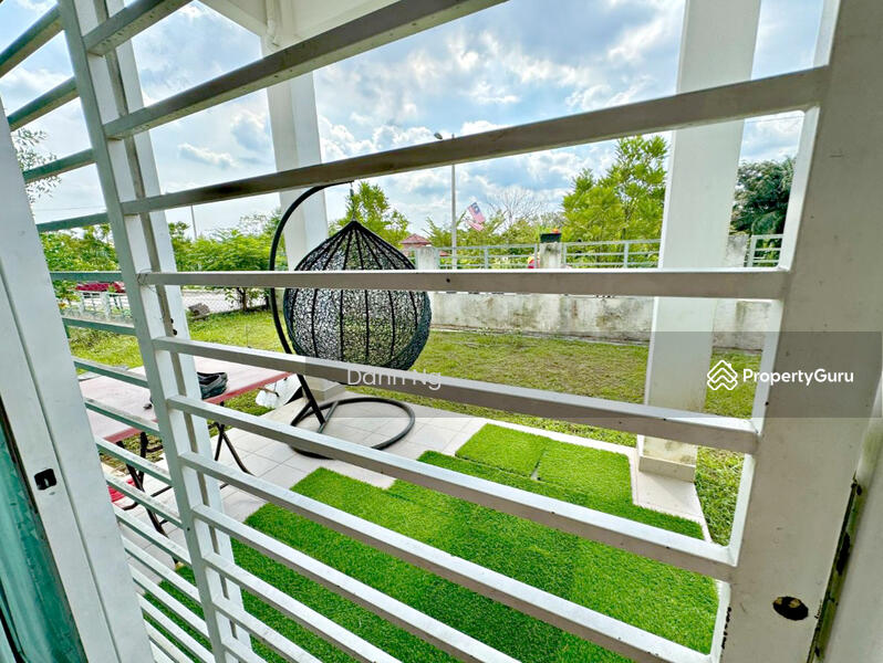 For Sale - CORNER Lot Taman Pelangi Semenyih SPACIOUS SIDE LAND n CAR PORCH