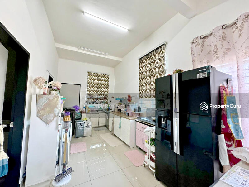 For Sale - CORNER Lot Taman Pelangi Semenyih SPACIOUS SIDE LAND n CAR PORCH