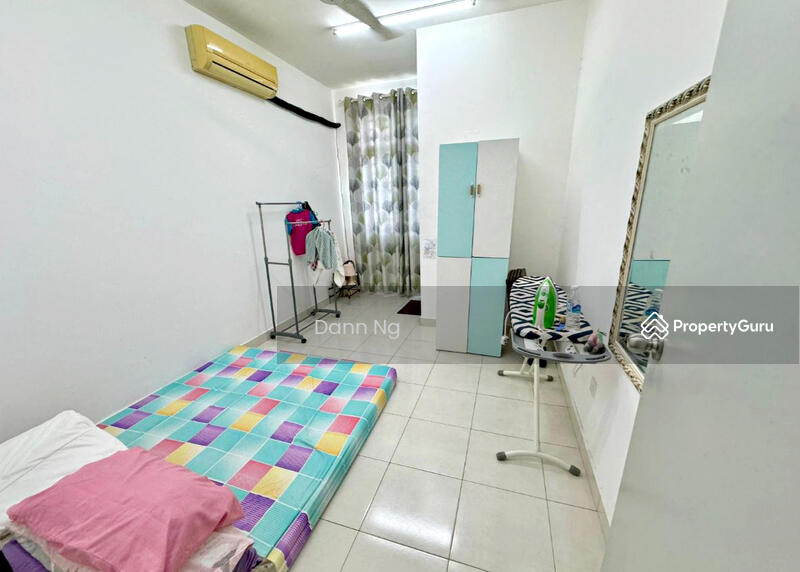 For Sale - CORNER Lot Taman Pelangi Semenyih SPACIOUS SIDE LAND n CAR PORCH