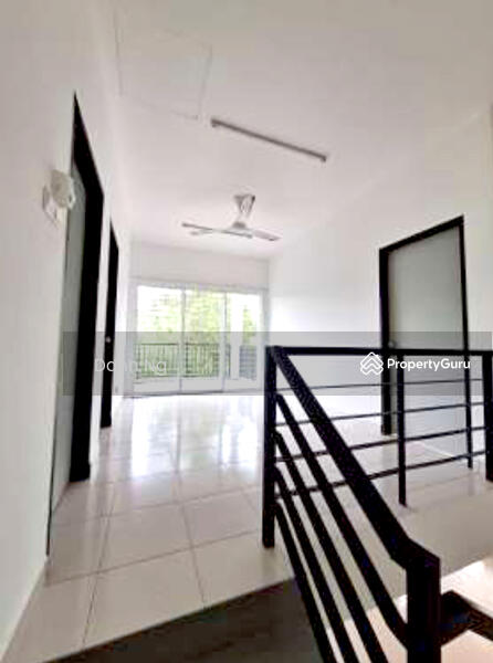 For Sale - CORNER Lot Taman Pelangi Semenyih SPACIOUS SIDE LAND n CAR PORCH