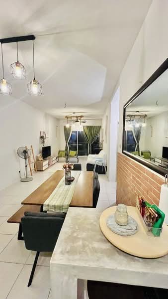 Pangsapuri untuk Disewa di Residensi Platinum Teratai - Erin Yusof - Living Room - PropertyGuru.com.my