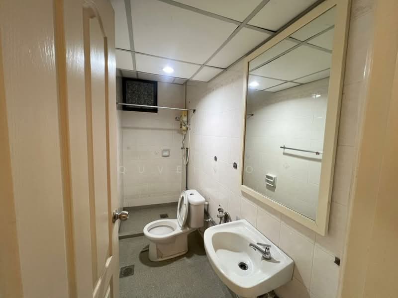 Condominium for Rent at Marina Bay Condominium - Quvee Ooi - Bathroom - PropertyGuru.com.my
