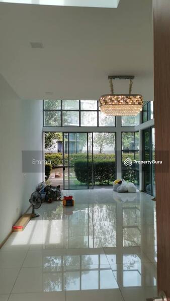 Untuk Disewa - Schubert, Symphony Hills