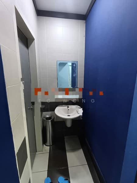 Kedai / Pejabat untuk Dijual di Kelana Jaya (Petaling Jaya) - FC Wong - Plaza Glomac Ground Shop Bathroom - PropertyGuru.com.my