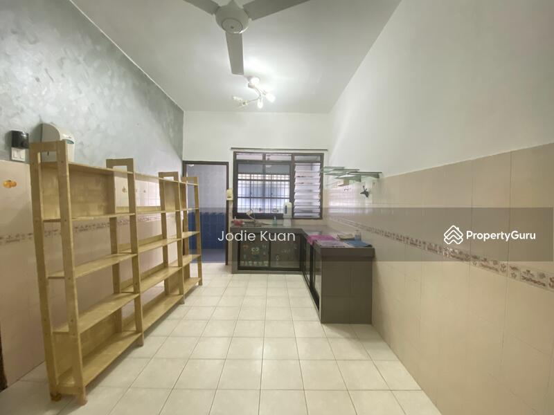 Dry Kitchen 