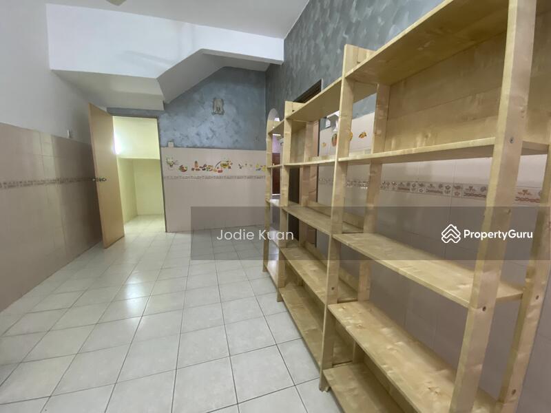 Dry Kitchen 